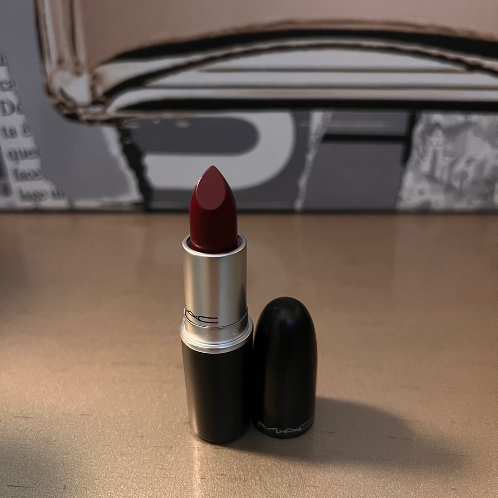 MAC COSMETICS DIVA LIPSTICK NEW NEVER USED